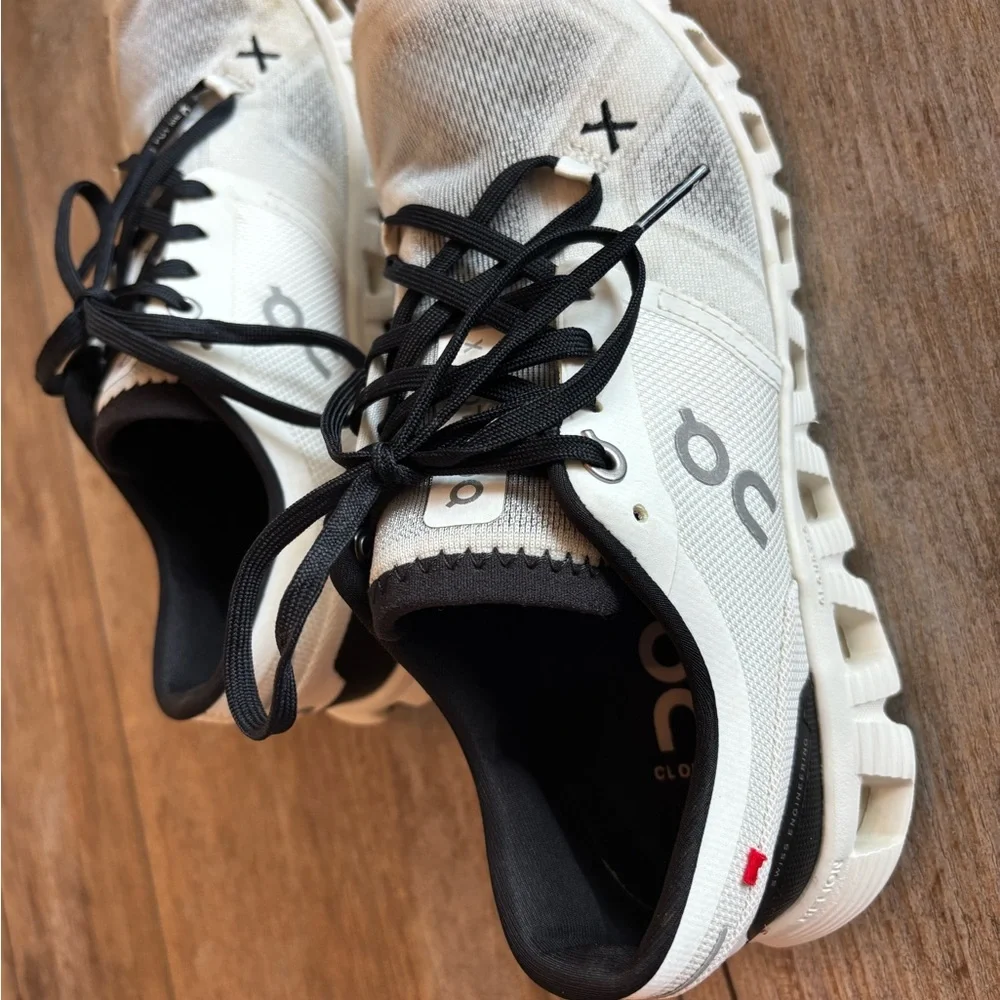 On Cloud X Running Women's Athletic Shoes in White and Black Size 6.5 - Picture 9 of 15